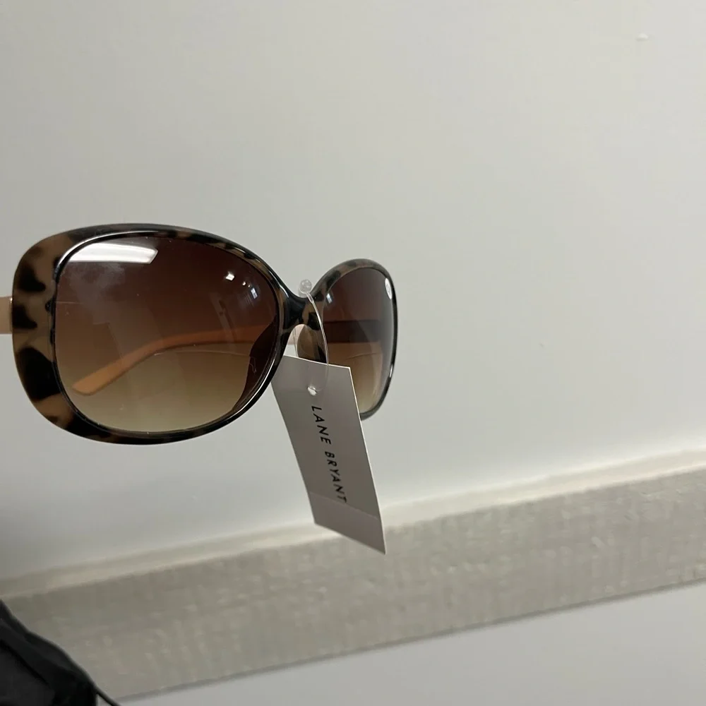 NWT +2 Sunglasses Lane Bryant